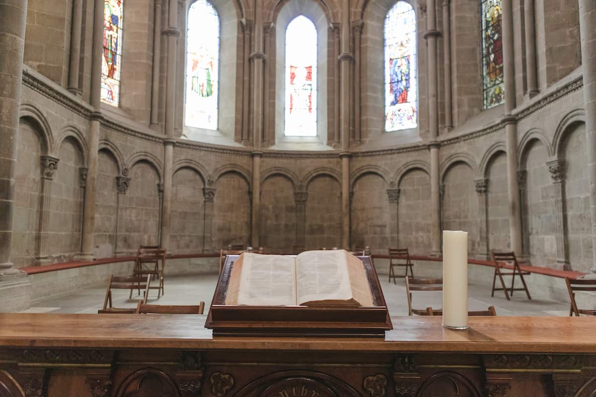 bible-cathedrale Genève, 12 juin 2020. Reportage sur la Cathédrale St. Pierre. © Niels Ackermann / Lundi13